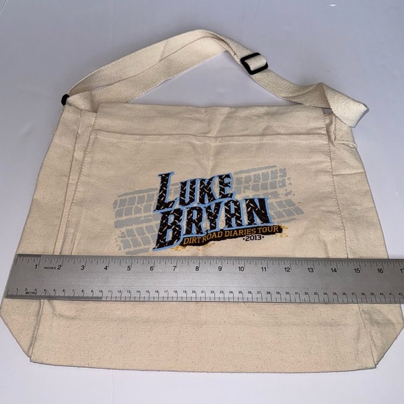 Luke Bryan Messanger bag tour of 2013 - Picture 6 of 8